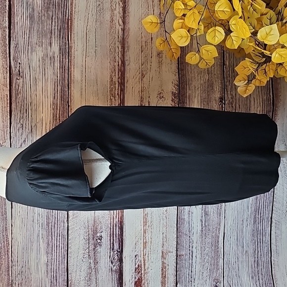 MICHAEL MICHAEL KORS BLACK PLEATED SHORT FLUTTER SLEEVE PULLOVER TOP - Picture 3 of 9